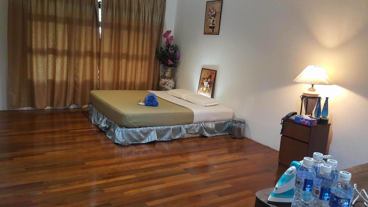 Hotel Crystal Hill R à Kampong Kundassan Extérieur photo