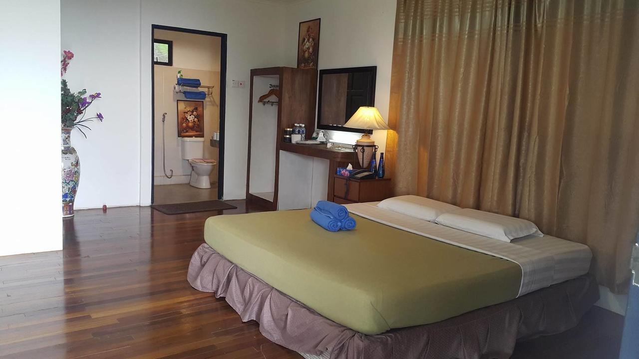 Hotel Crystal Hill R à Kampong Kundassan Extérieur photo