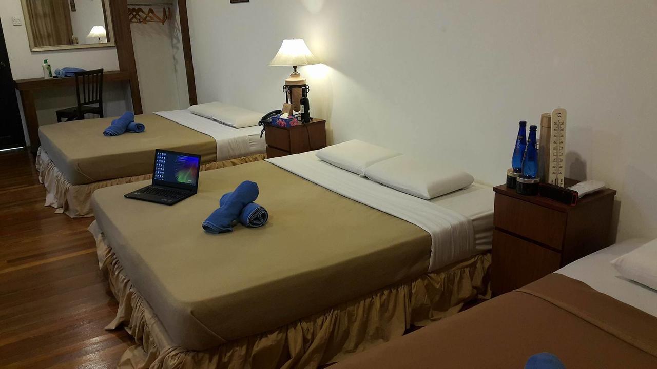 Hotel Crystal Hill R à Kampong Kundassan Extérieur photo