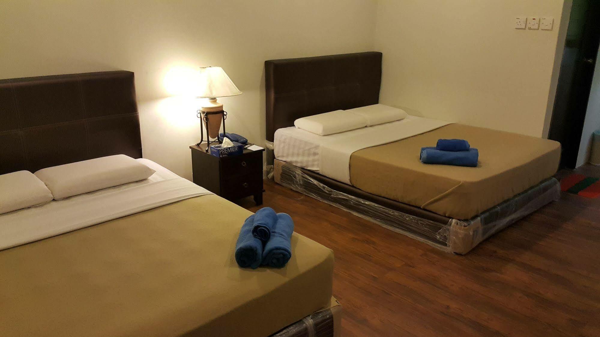 Hotel Crystal Hill R à Kampong Kundassan Extérieur photo