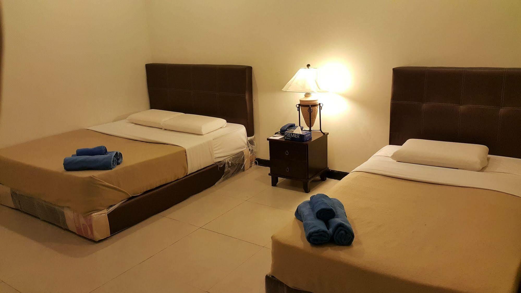 Hotel Crystal Hill R à Kampong Kundassan Extérieur photo