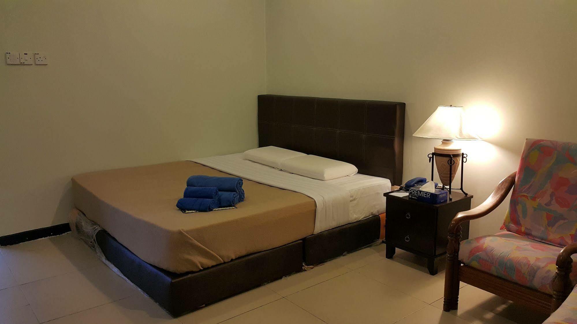 Hotel Crystal Hill R à Kampong Kundassan Extérieur photo