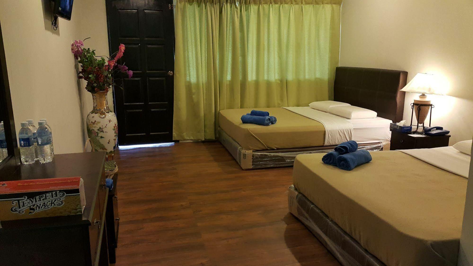 Hotel Crystal Hill R à Kampong Kundassan Extérieur photo