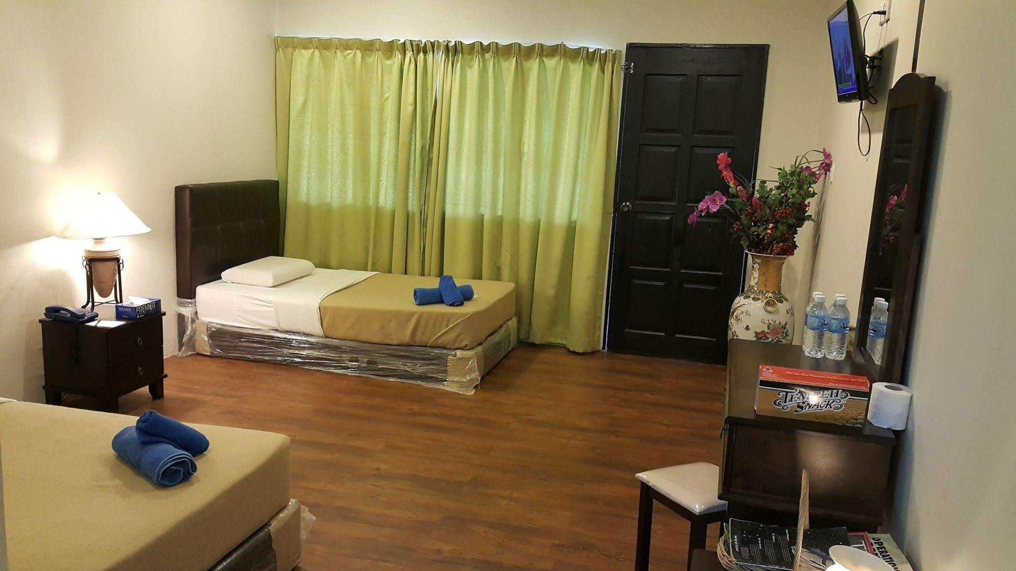 Hotel Crystal Hill R à Kampong Kundassan Extérieur photo