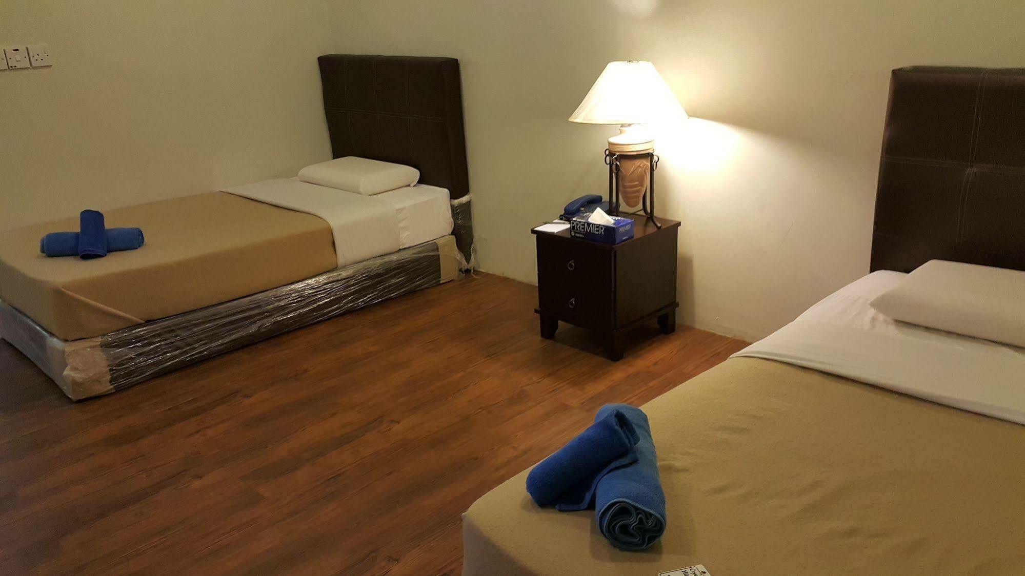 Hotel Crystal Hill R à Kampong Kundassan Extérieur photo
